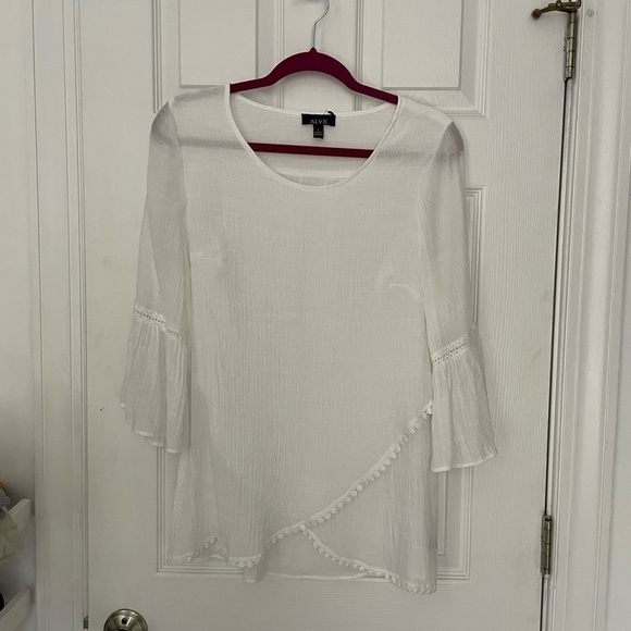 Alex white Top. Pull over, 3/4 length flutter sleaves BOHO. Size L - Picture 1 of 9